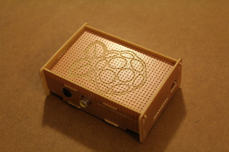 Datei:Backspace CNC-11-Raspberry-Case.JPG