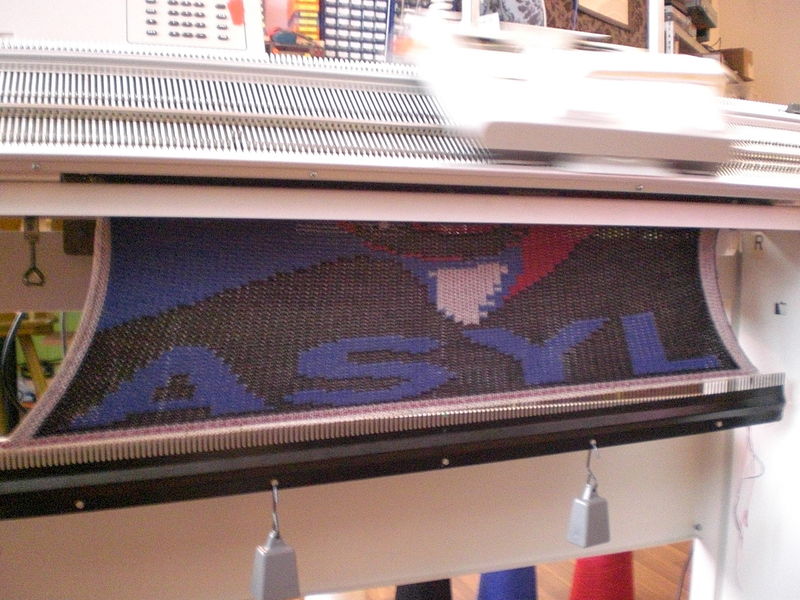 Datei:Snowden Knitting 03.jpg